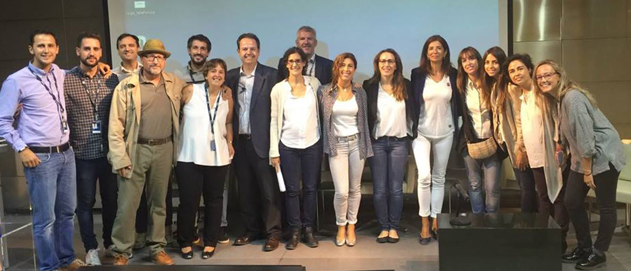 Las voluntarias y voluntarios de la Fundación Telefónica muestran su solidaridad con las personas refugiadas